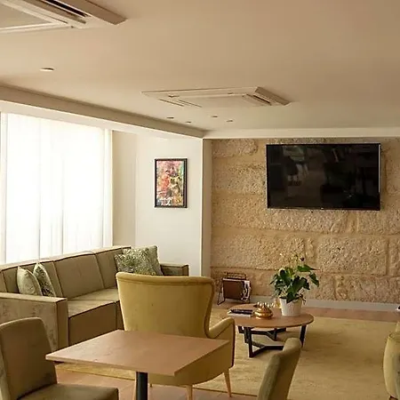 Ribeira House Bed & Breakfast 4*